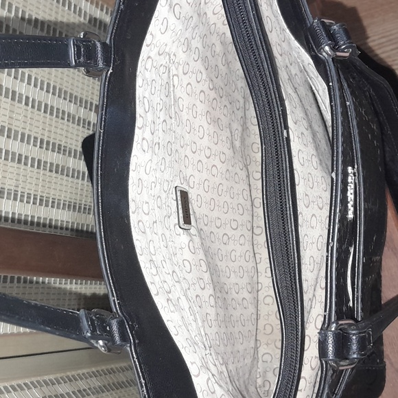 Guess Signature Logo Print Purse - Picture 6 of 11